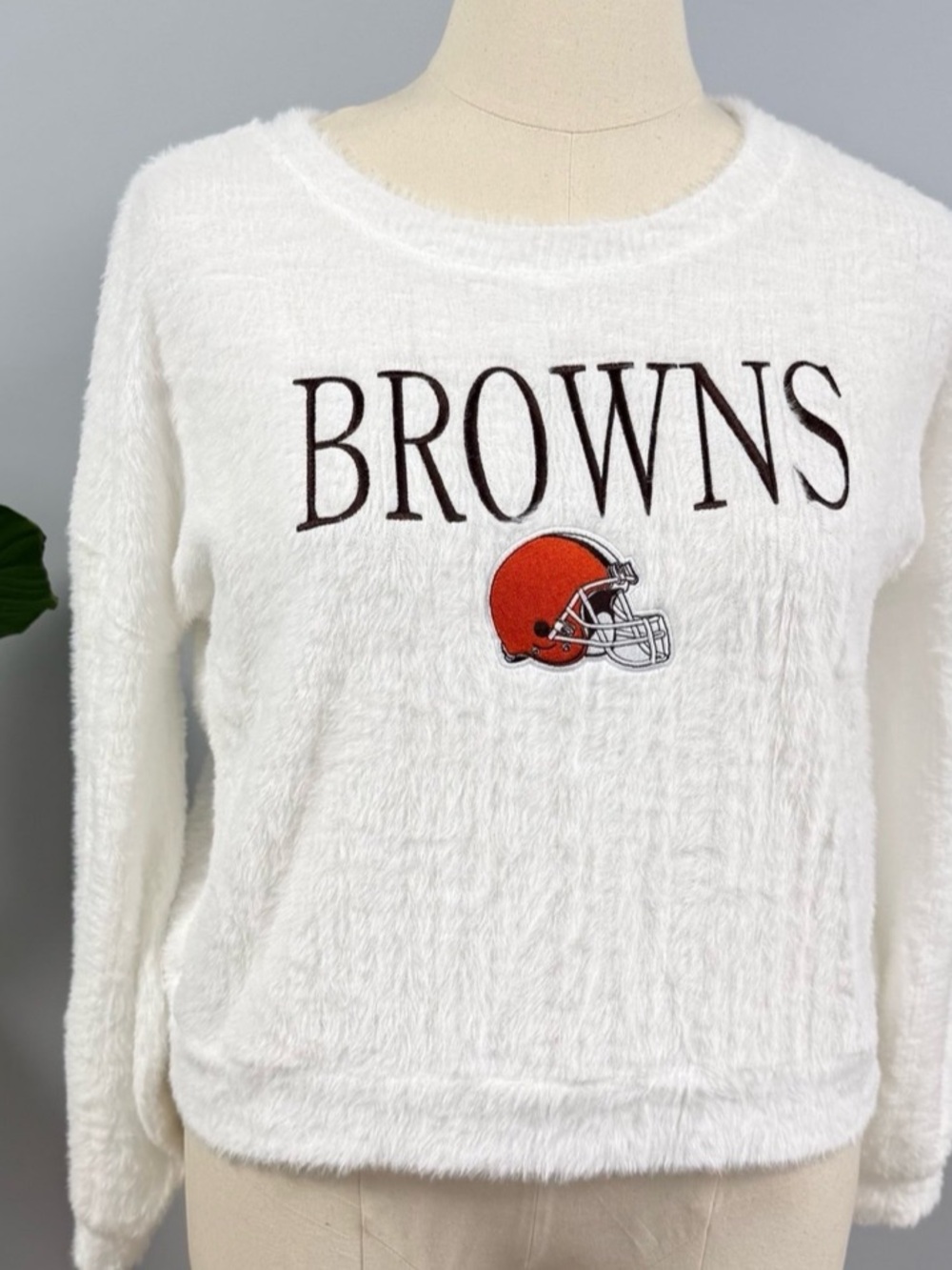 NWOT Cleveland Browns Fuzzy Sweatshirt Sleep Shirt Womens 2XL White NFL Apparel